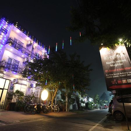 Super Townhouse Kachnar House Vikas Nagar Hotell Hasanganj Eksteriør bilde