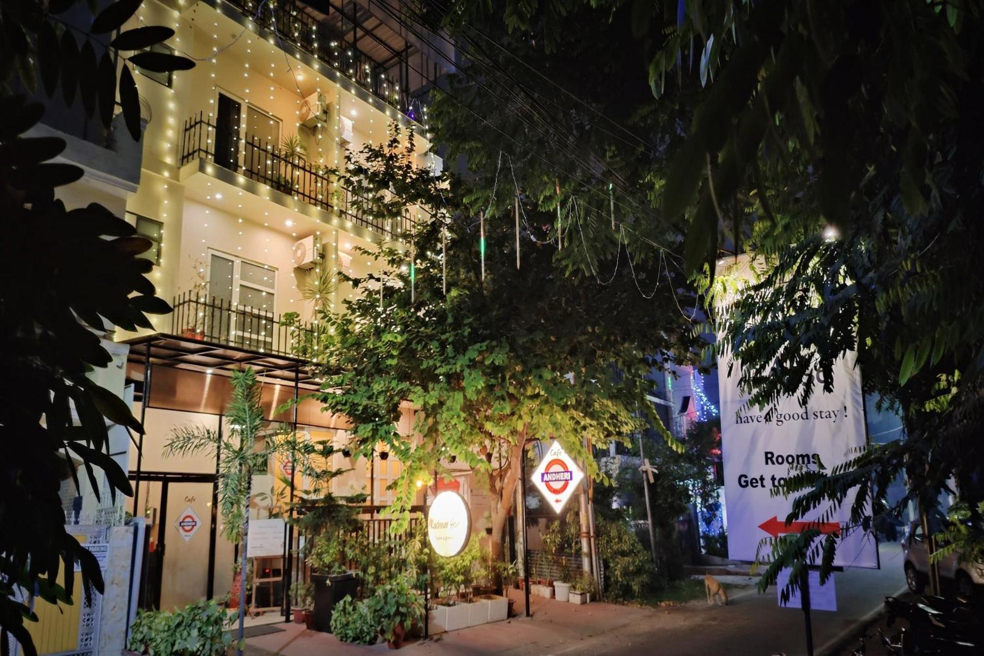 Super Townhouse Kachnar House Vikas Nagar Hotell Hasanganj Eksteriør bilde