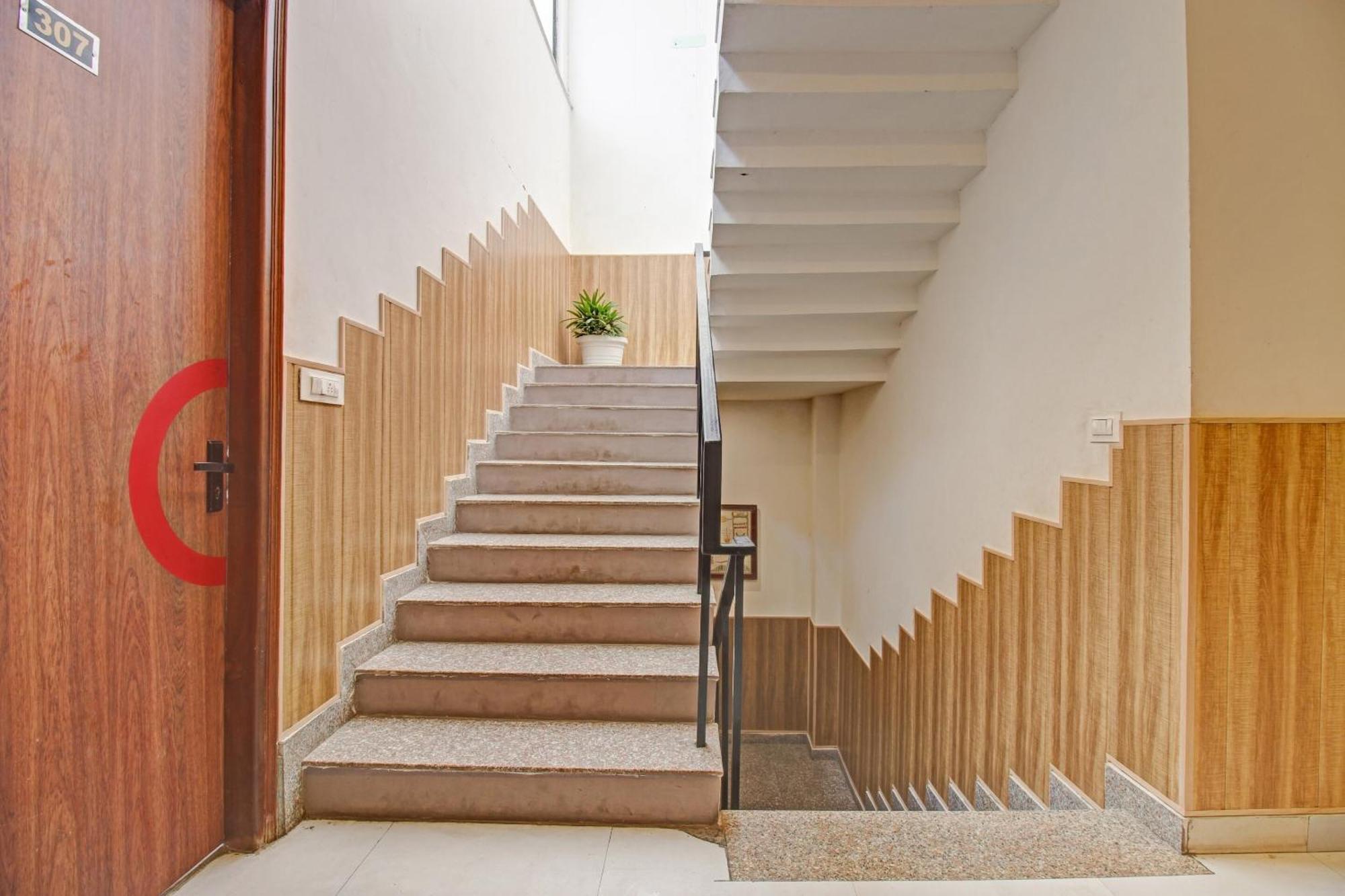 Super Townhouse Kachnar House Vikas Nagar Hotell Hasanganj Eksteriør bilde
