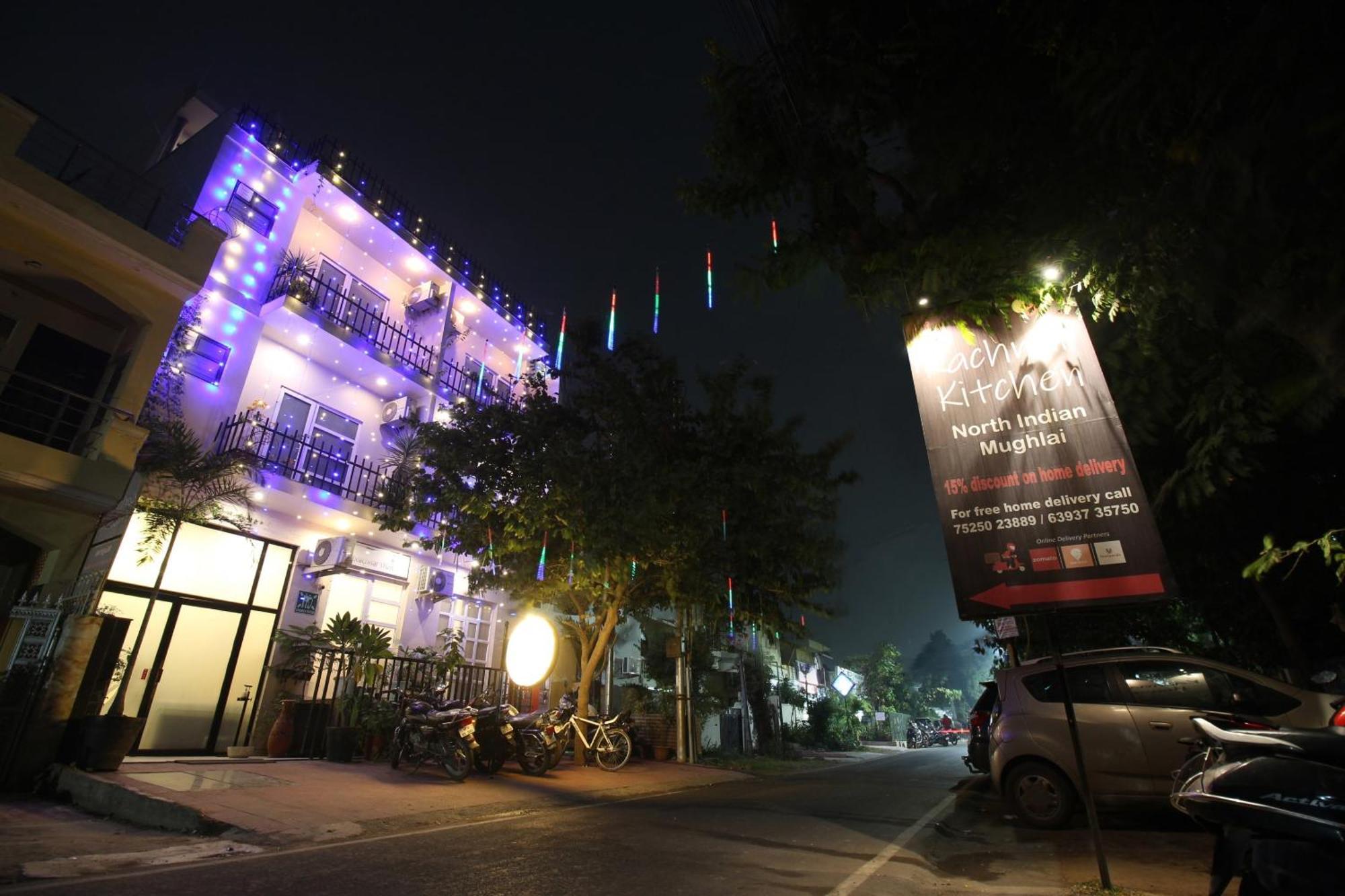 Super Townhouse Kachnar House Vikas Nagar Hotell Hasanganj Eksteriør bilde