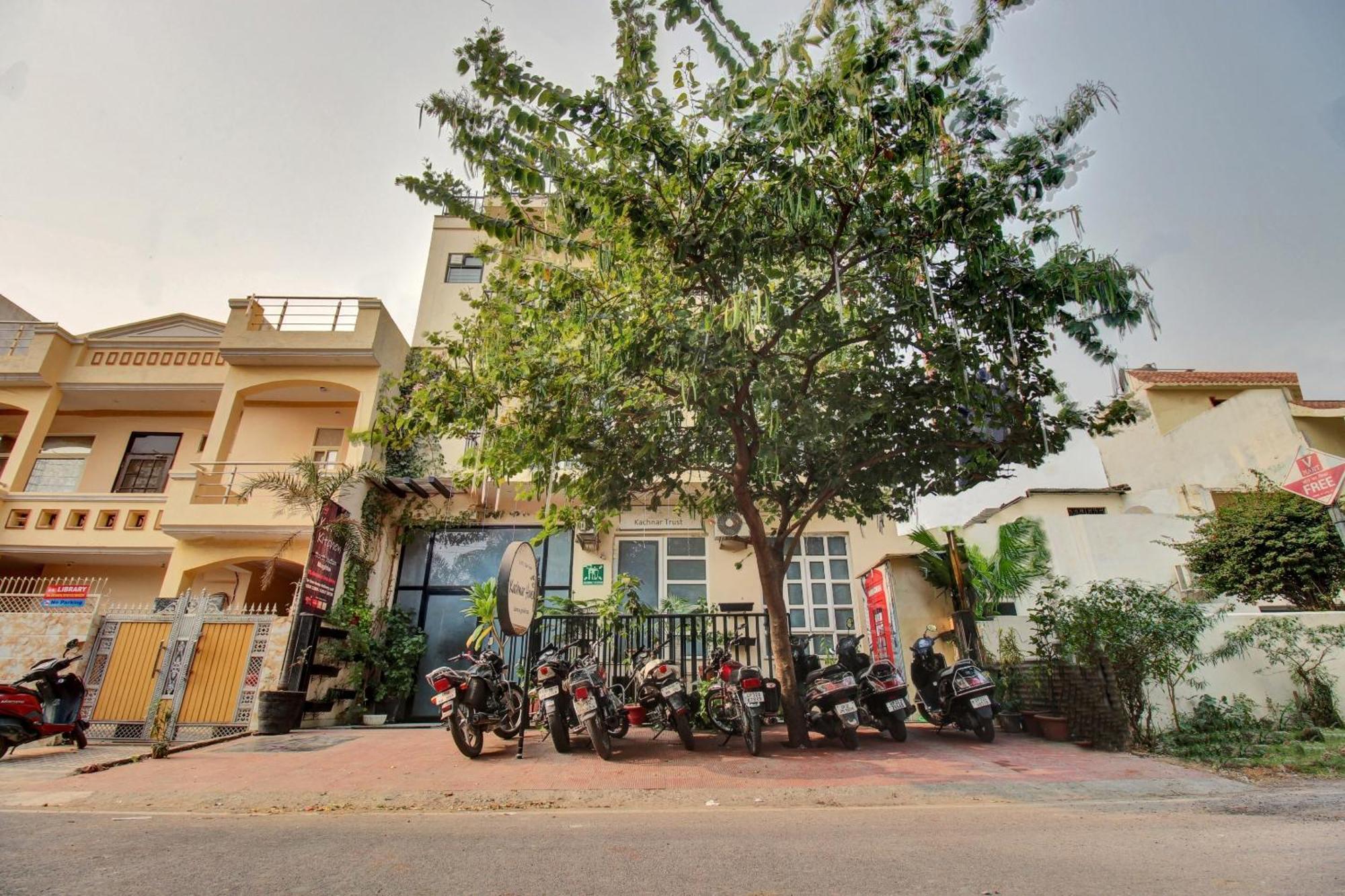 Super Townhouse Kachnar House Vikas Nagar Hotell Hasanganj Eksteriør bilde